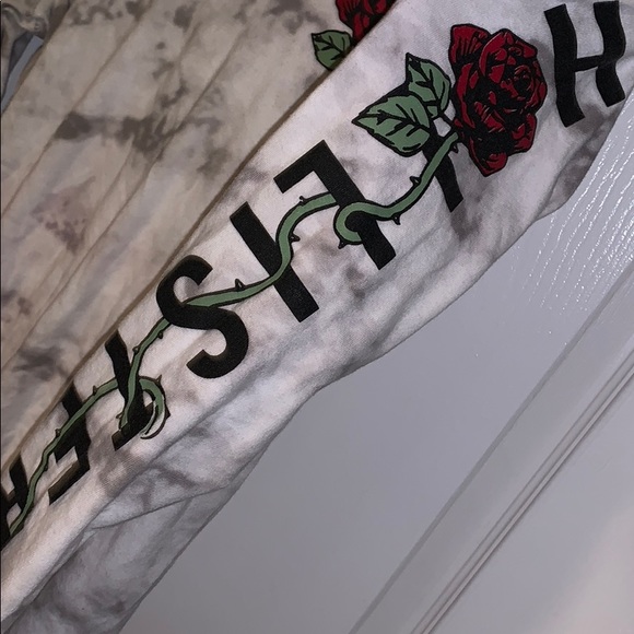 Hollister Long Sleeve Tee.(Rose Emblem) - Picture 2 of 4
